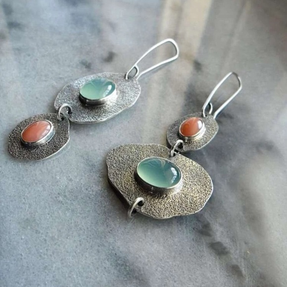 Mismatched Drop Earrings - Picture 8 of 9